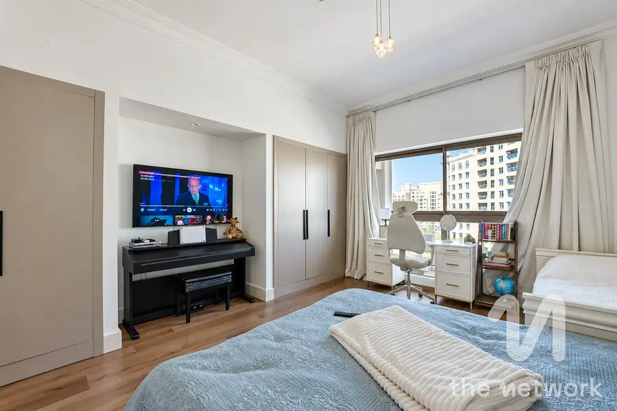 Fully Renovated | Vacant On Transfer | Park Facing