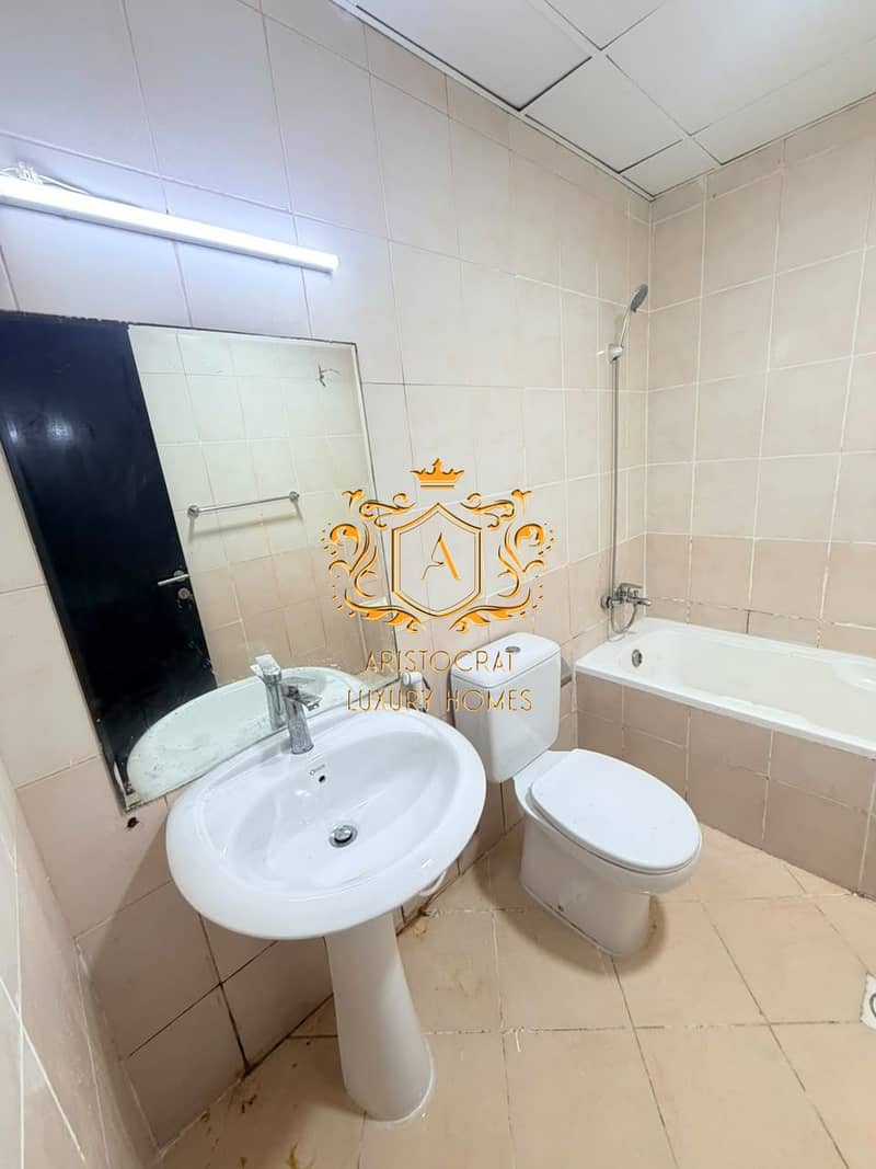 16 Bathroom 05. jpeg