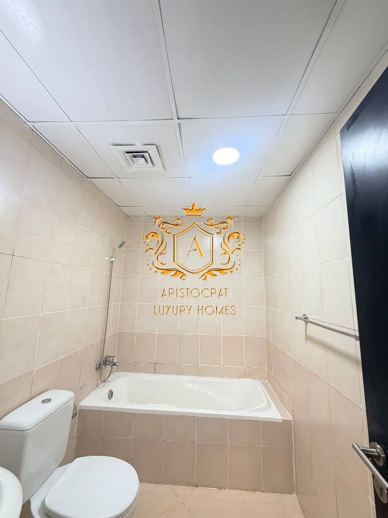 23 Bathroom 07. jpeg