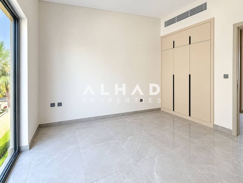 4 Bright Minimalist Room with Garden View (1). png