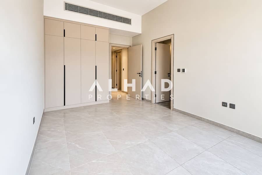 5 Minimalist Modern Bedroom Interior. png