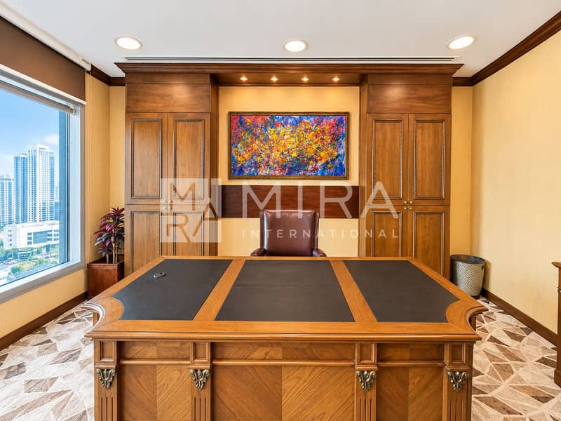 7 Luxurious Executive Office with City View