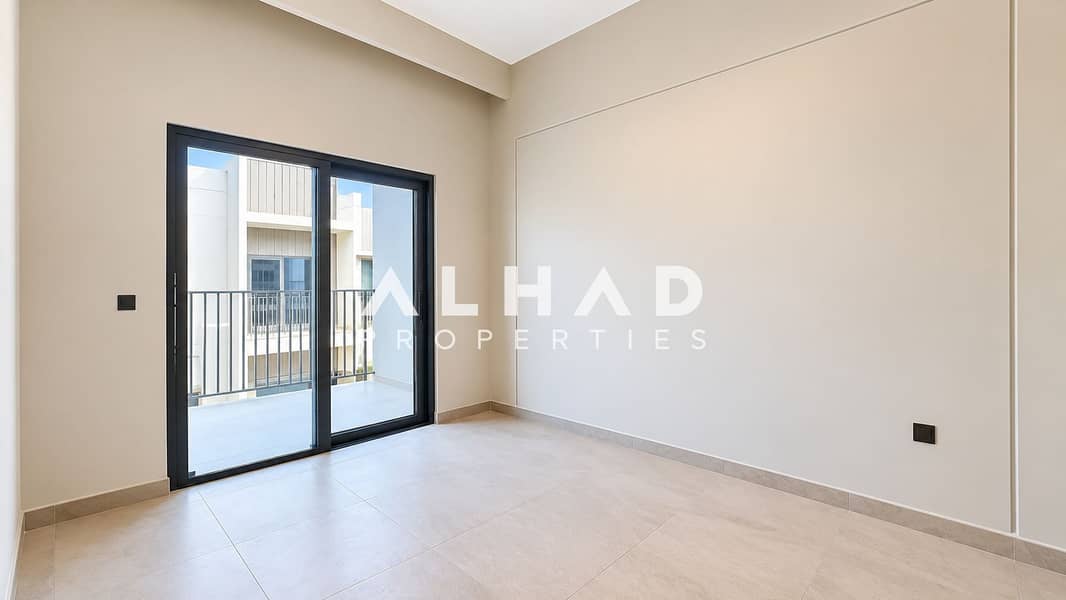 10 Minimalist Room with Balcony View. png