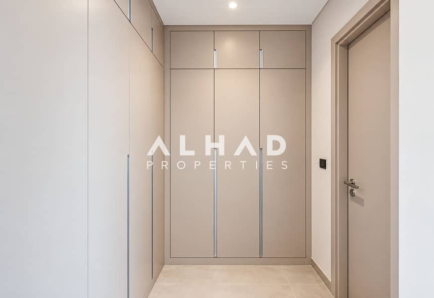 13 Minimalist Beige Built-In Wardrobe Hallway. png