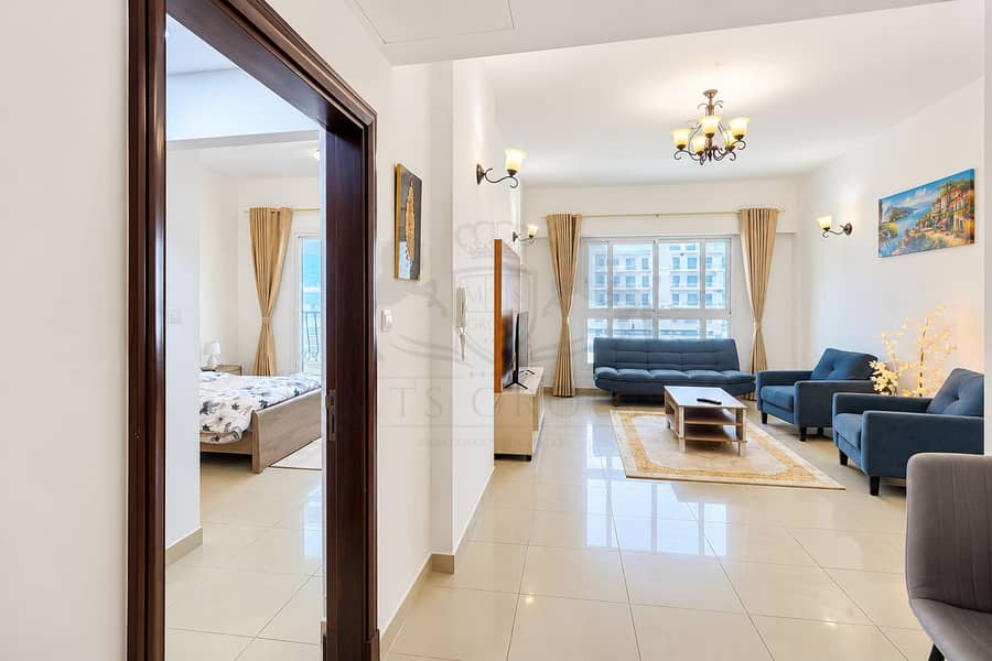 4 Bright Modern Apartment Interior. png