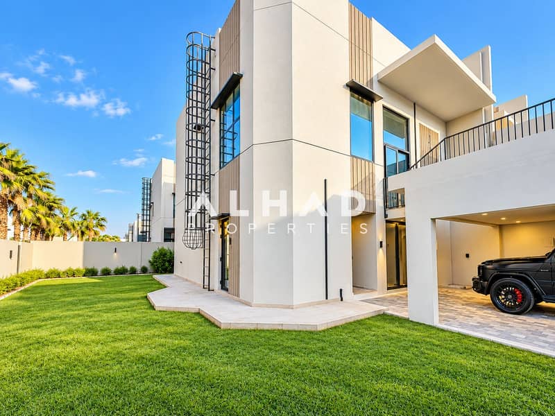 2 Modern Villa Garden with SUV. png