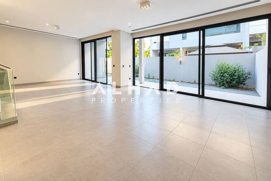 5 Modern Minimalist Living Space. png