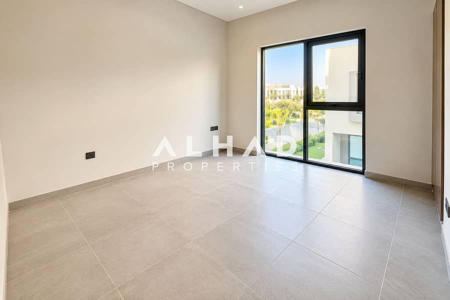 8 Bright Minimalist Room with Garden View (1). png