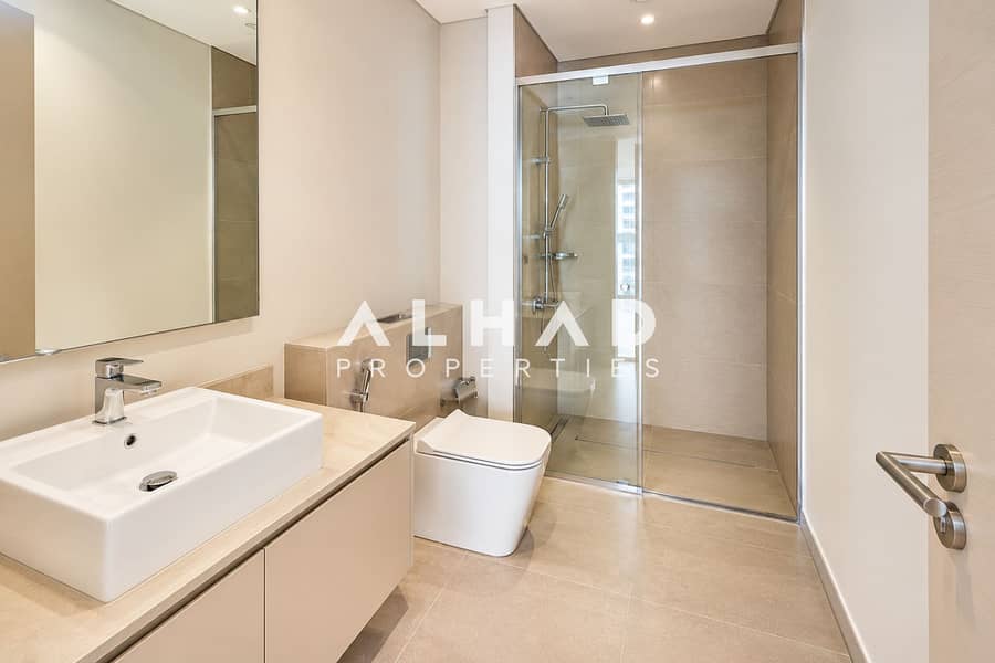 18 Modern Minimalist Beige Bathroom. png