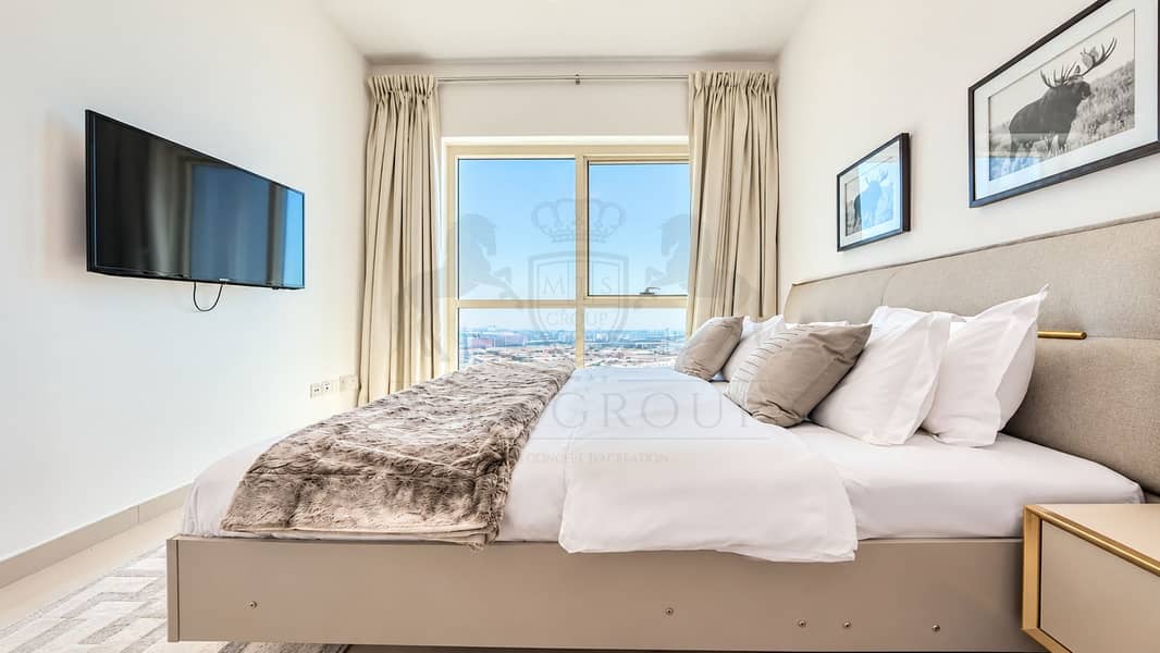 2 Modern Bedroom with City View. png