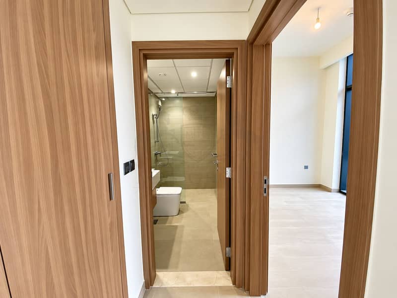 6 Modern Apartment Hallway and Bathroom. png