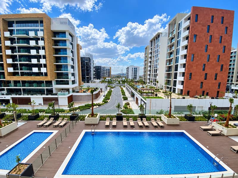 9 Luxury Apartment Pool Courtyard. png