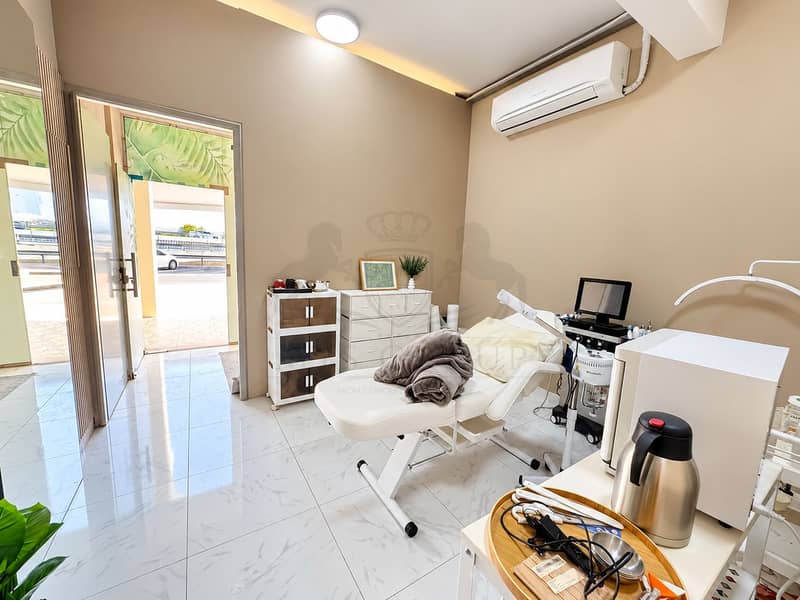 9 Bright Modern Spa Treatment Room. png