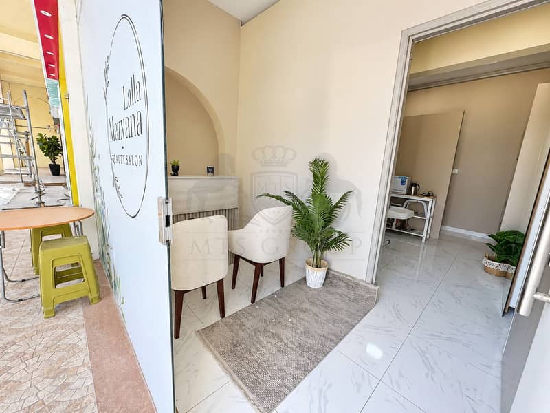 11 Modern Beauty Salon Entrance. png
