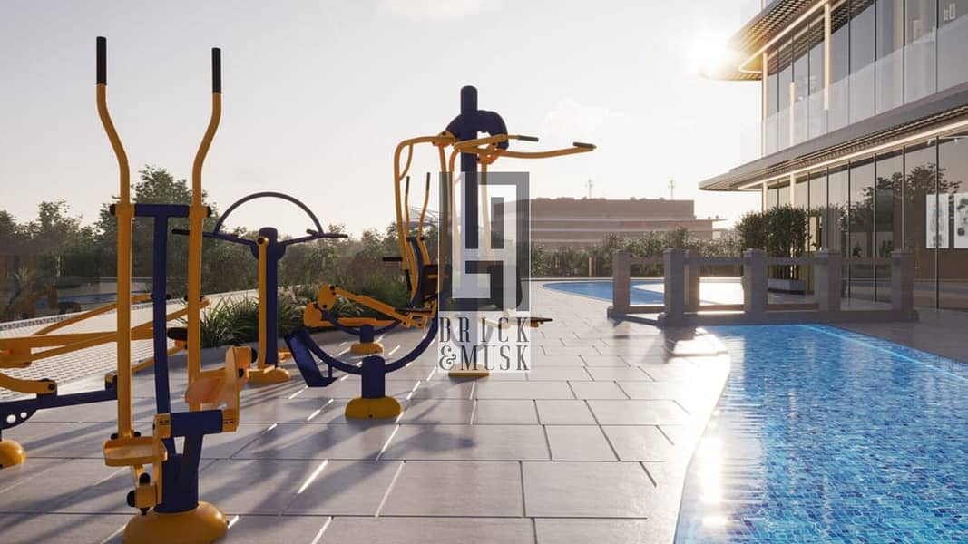 12 12_Outdoor_Gym_Pool. jpg
