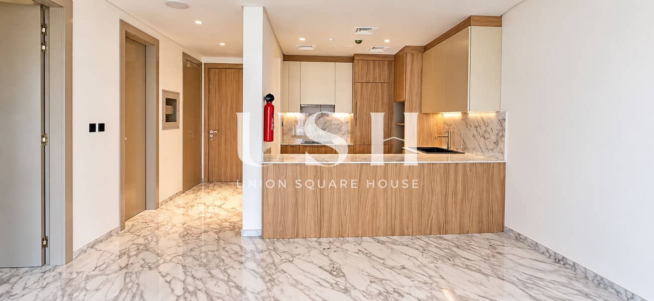 2 Warm Modern Open-Plan Kitchen Interior. png