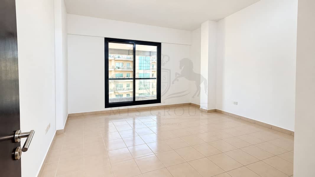 4 Empty Apartment Room with Urban Window View. png