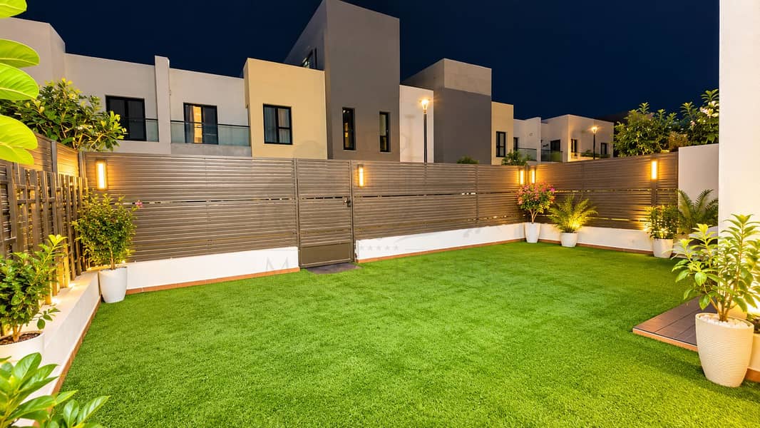 21 Modern Nighttime Backyard Garden. png