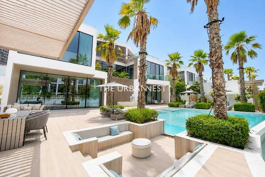 Luxurious Mansion with Resort-Style Private Oasis