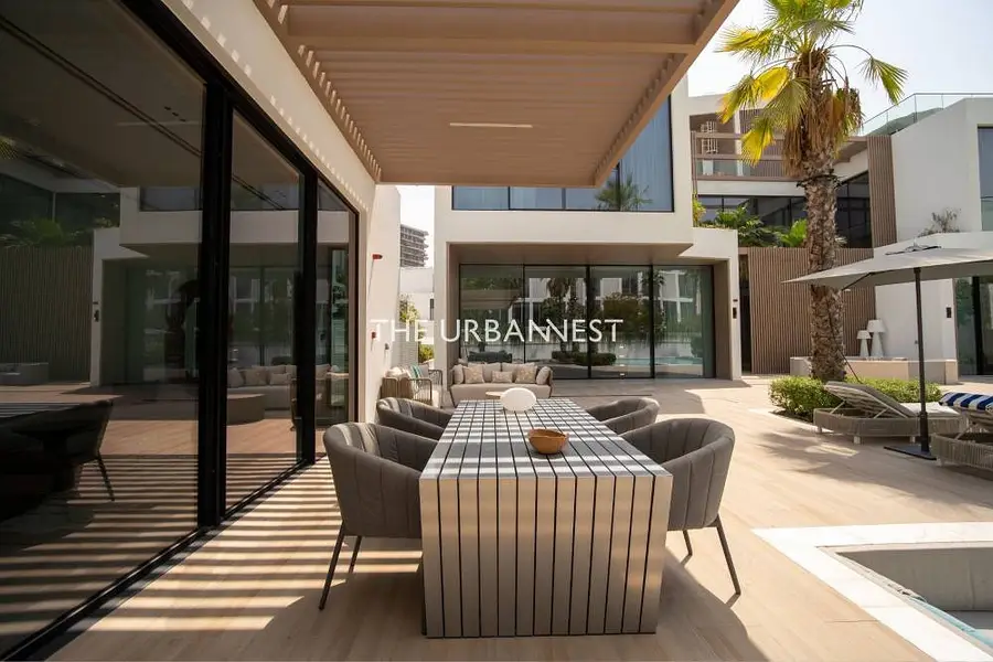 Luxurious Mansion with Resort-Style Private Oasis