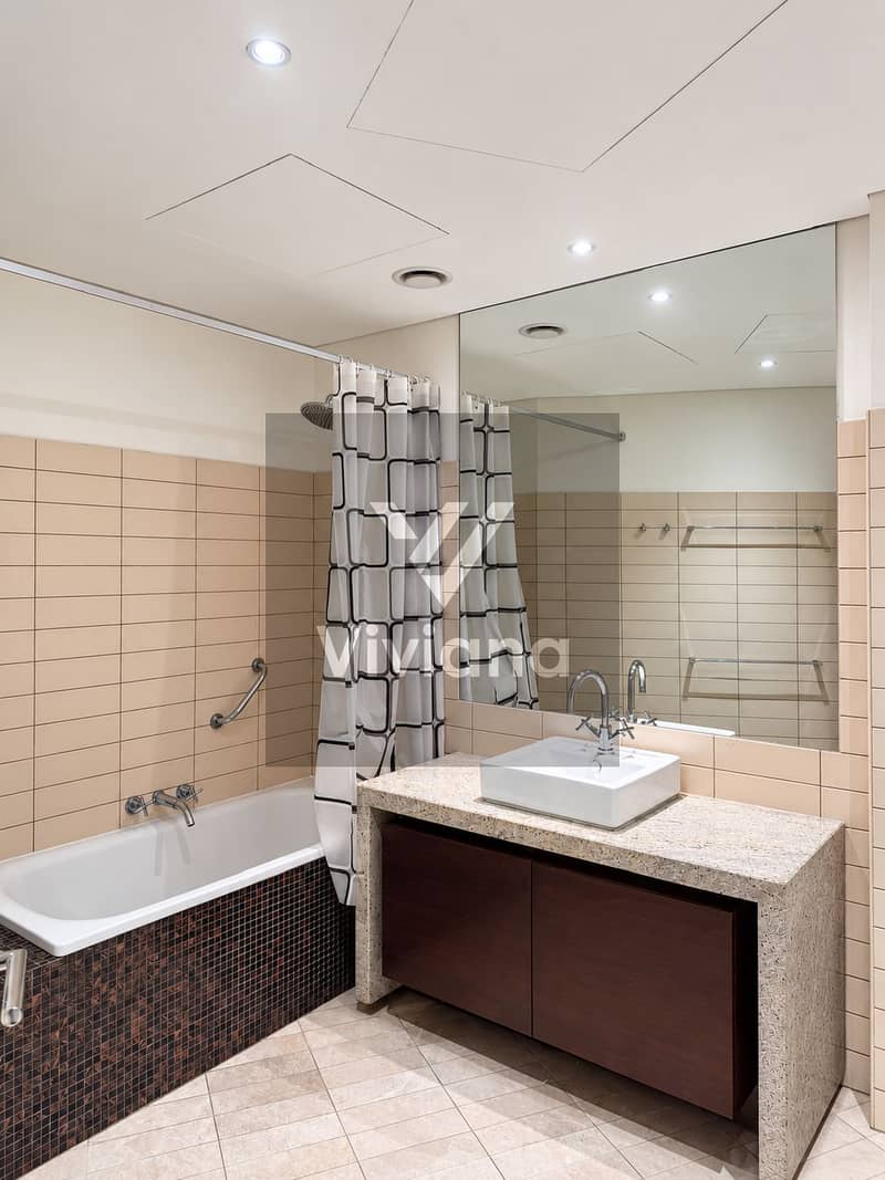 23 Modern Neutral Bathroom Interior. png