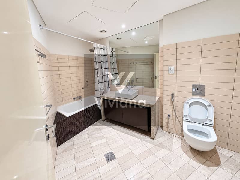 25 Modern Beige Bathroom Interior. png