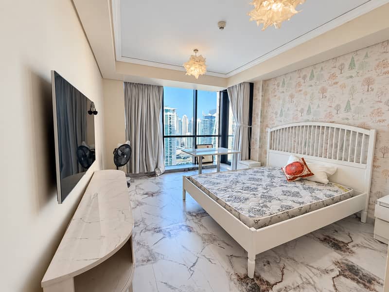 9 Bright, polished lakeview property interior-10. png