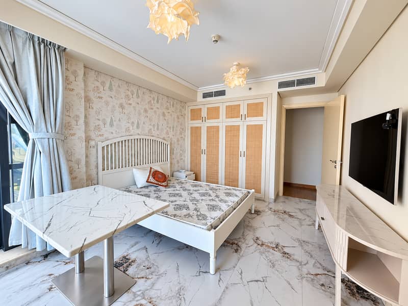 10 Bright lake-view apartment interior-3. png