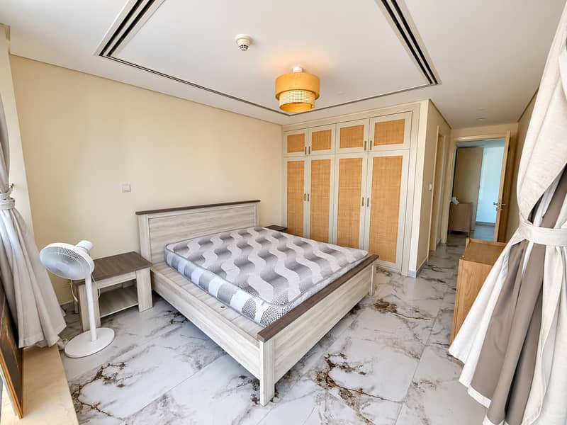11 Bright, polished apartment with lake view-14. png