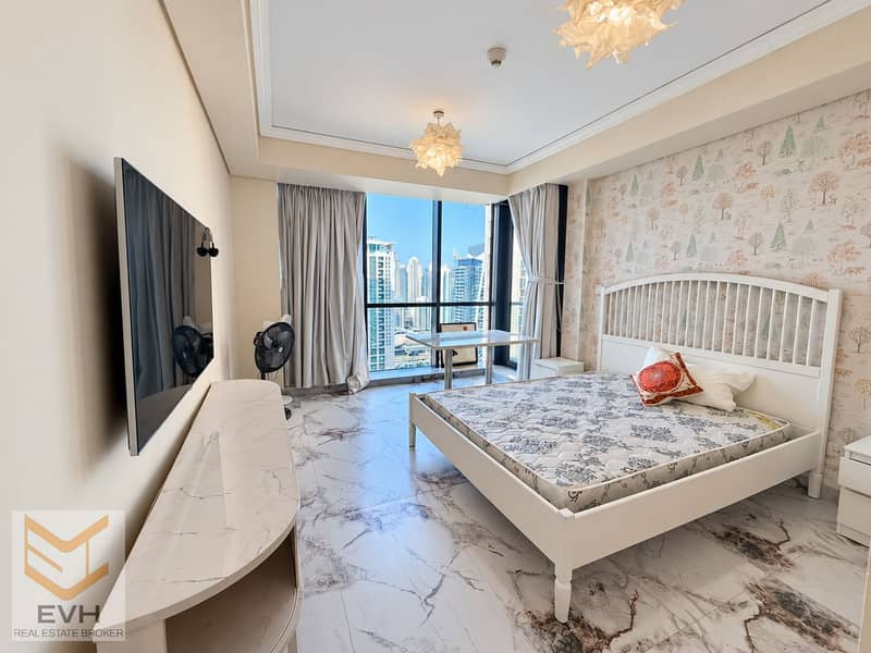 8 Bright, polished lakeview property interior-10. png
