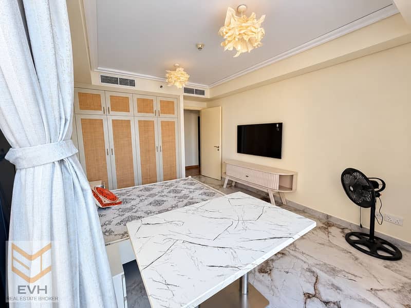 9 Bright lakeside property interior-5. png