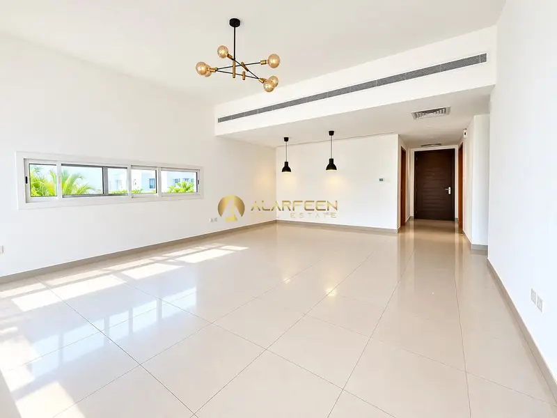 Single Row l End-Unit l Motivated Seller