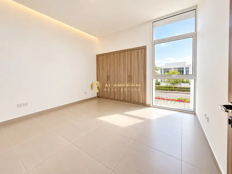 Single Row l End-Unit l Motivated Seller