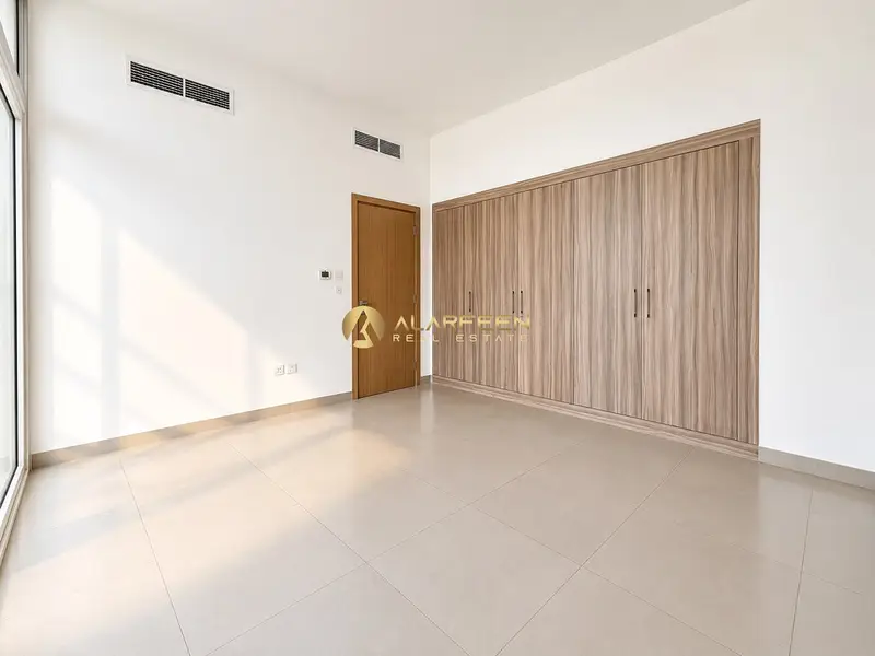 Single Row l End-Unit l Motivated Seller