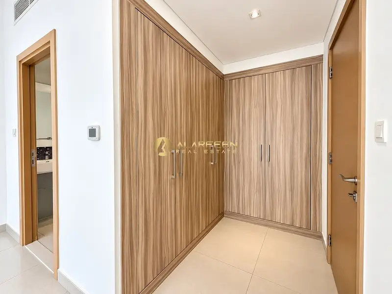Single Row l End-Unit l Motivated Seller