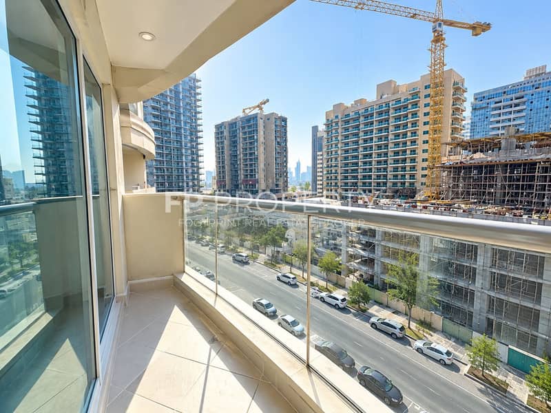 10 Sunny Urban Balcony Overlooking Construction Skyline. png