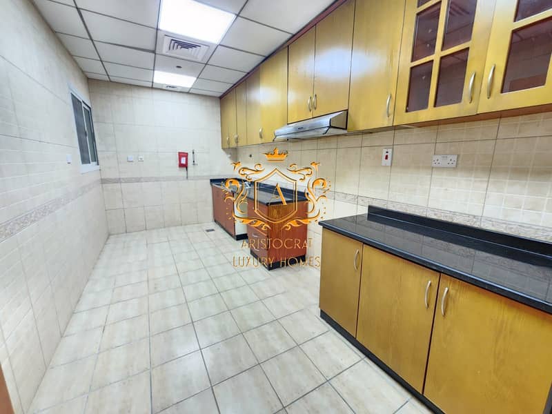 4 Kitchen 01. jpeg