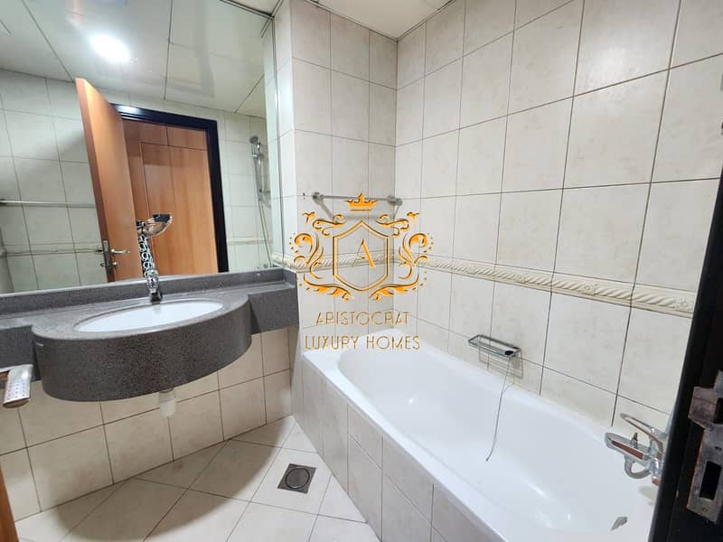 10 Bathroom 01. jpeg