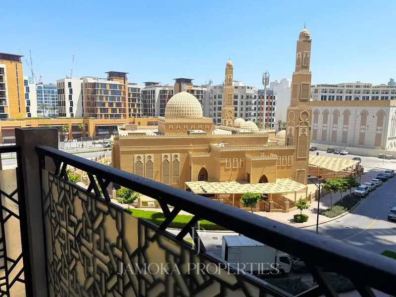 Huge Terrace | Spacious Studio | Vacant
