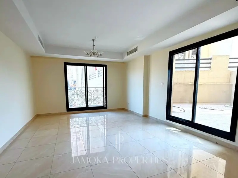 Huge Terrace | Spacious Studio | Vacant
