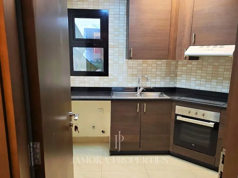 Huge Terrace | Spacious Studio | Vacant