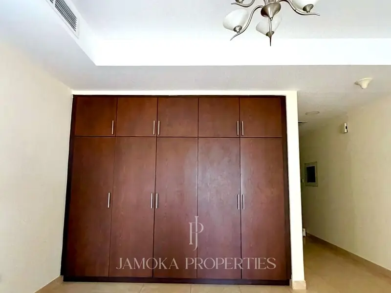 Huge Terrace | Spacious Studio | Vacant