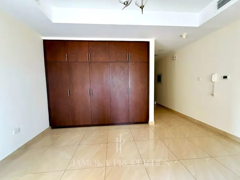 Huge Terrace | Spacious Studio | Vacant