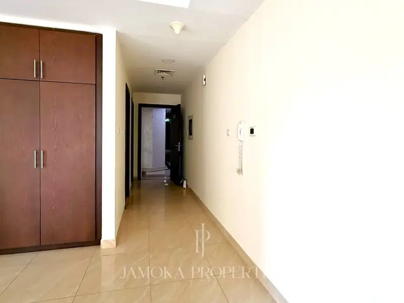 Huge Terrace | Spacious Studio | Vacant