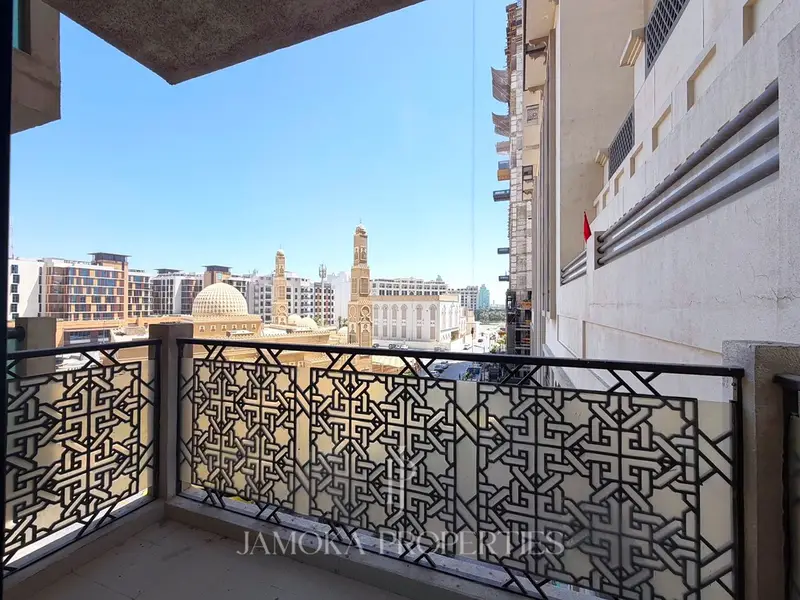 Huge Terrace | Spacious Studio | Vacant