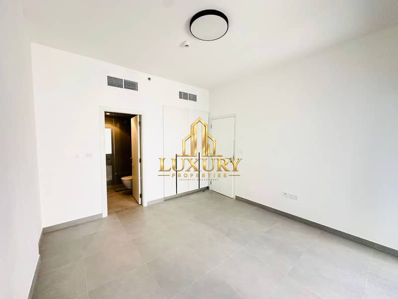 5 Brand-New 1-Bedroom Apartment in Sukoon, Aljada | Spacious Balcony & Pool View