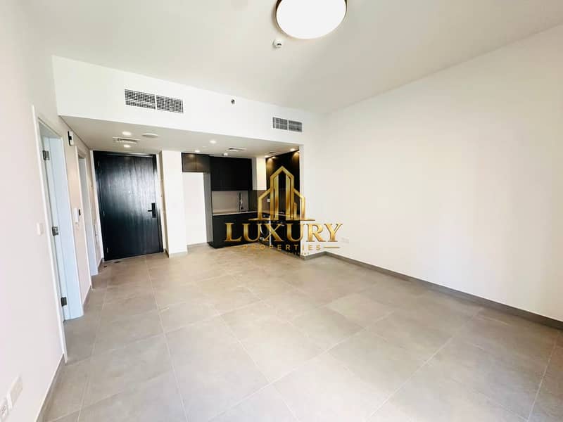 8 Brand-New 1-Bedroom Apartment in Sukoon, Aljada | Spacious Balcony & Pool View