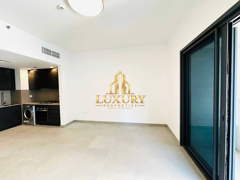 11 Brand-New 1-Bedroom Apartment in Sukoon, Aljada | Spacious Balcony & Pool View