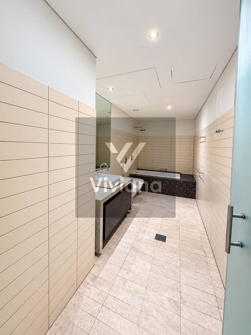 10 Modern Minimalist Bathroom Interior. png