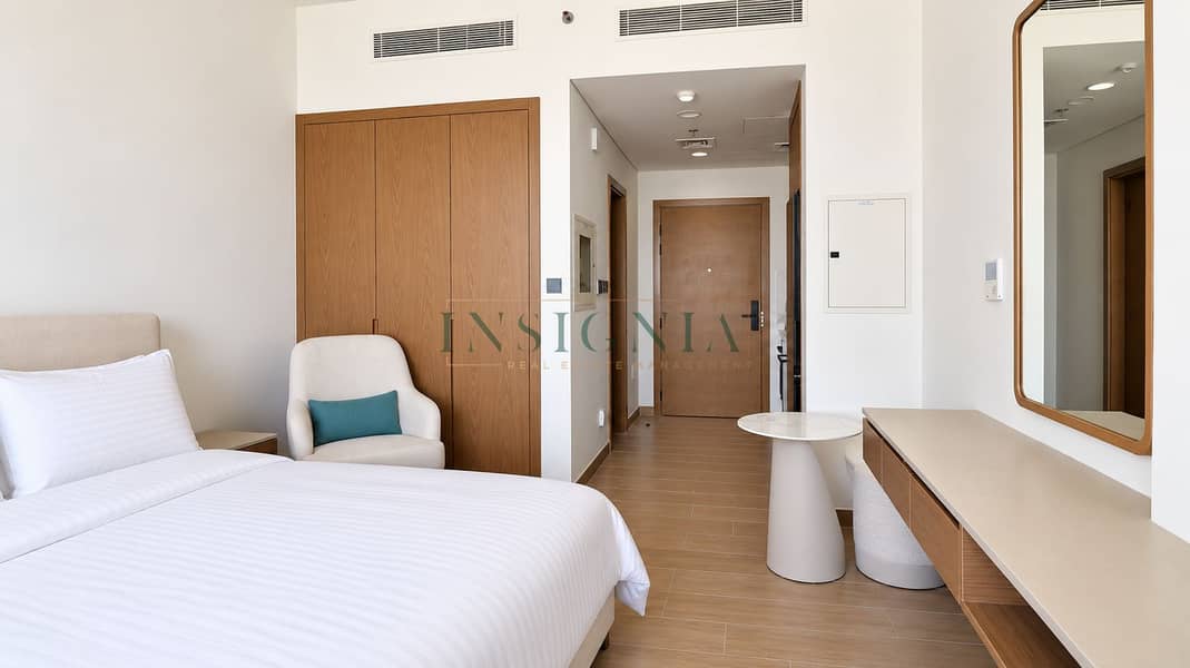 5 Modern Minimalist Bedroom and Hallway. png